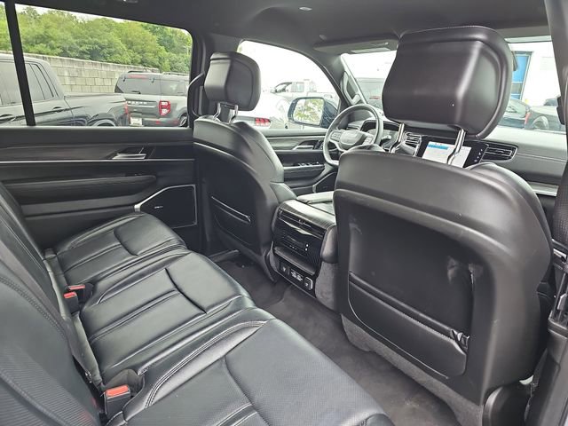 Used 2024 Jeep Wagoneer Series II w/ Flexible Seating Group RWD image 11
