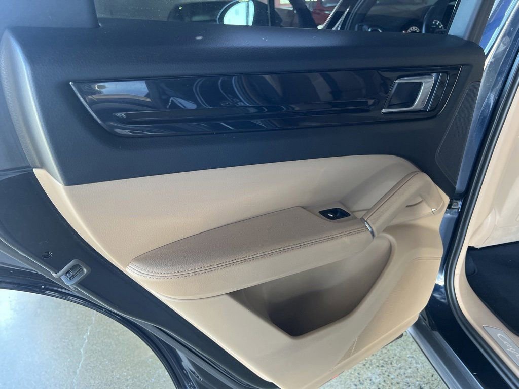 Used 2020 Porsche Cayenne image 32