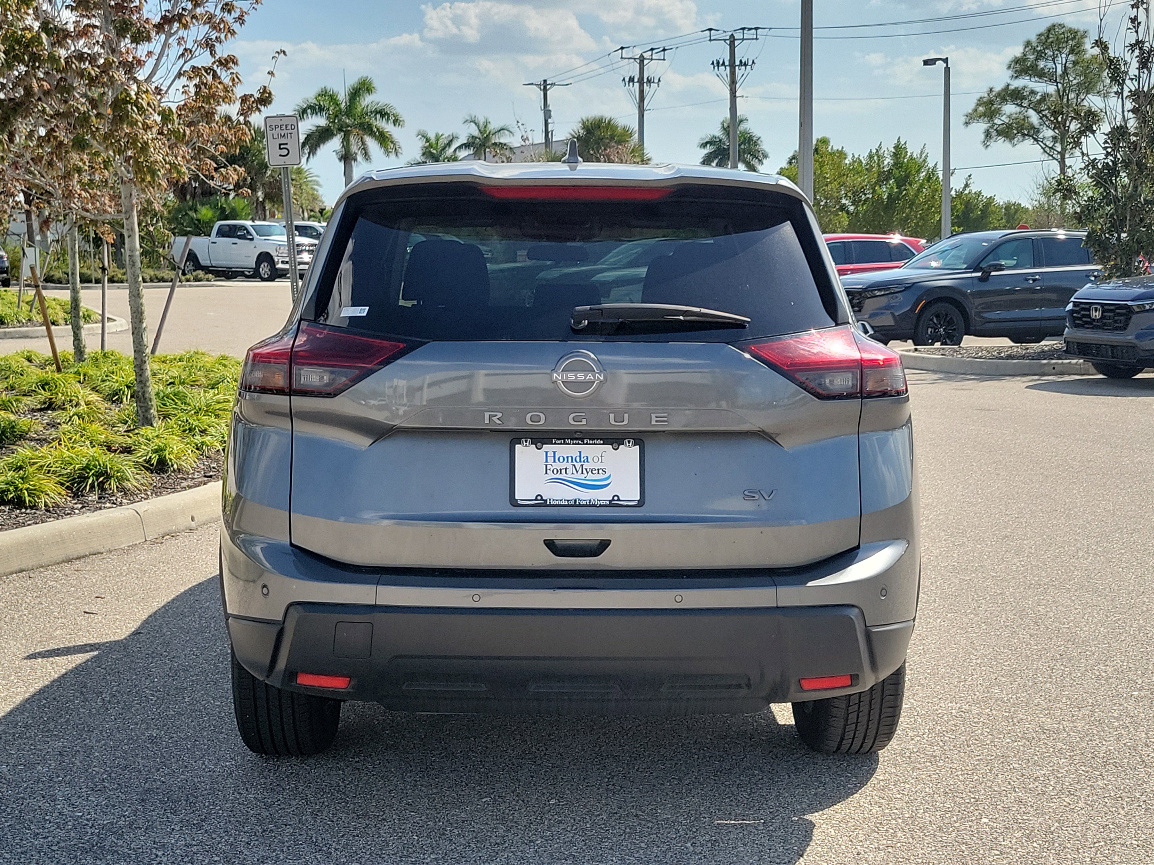 Used 2024 Nissan Rogue SV image 5