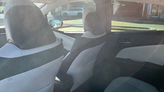 Used 2018 Toyota Prius Prime Advanced w/ Carpet Mat Package FWD image 19