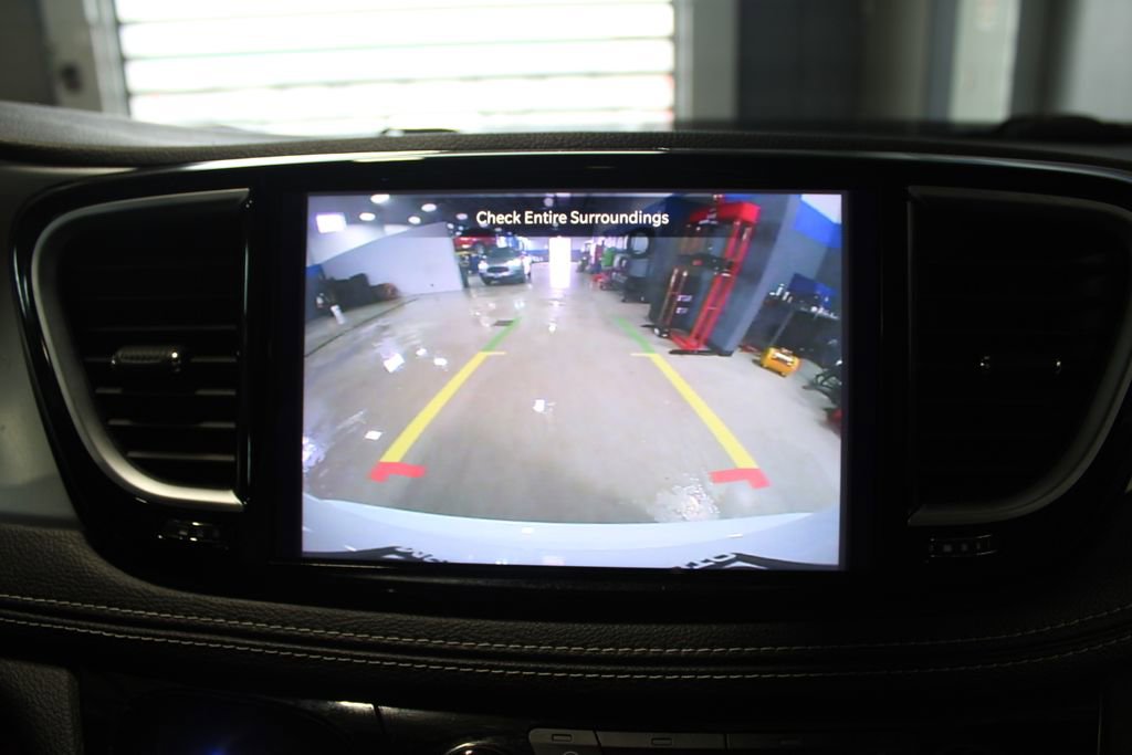 Used 2025 Chrysler Pacifica Limited FWD image 26