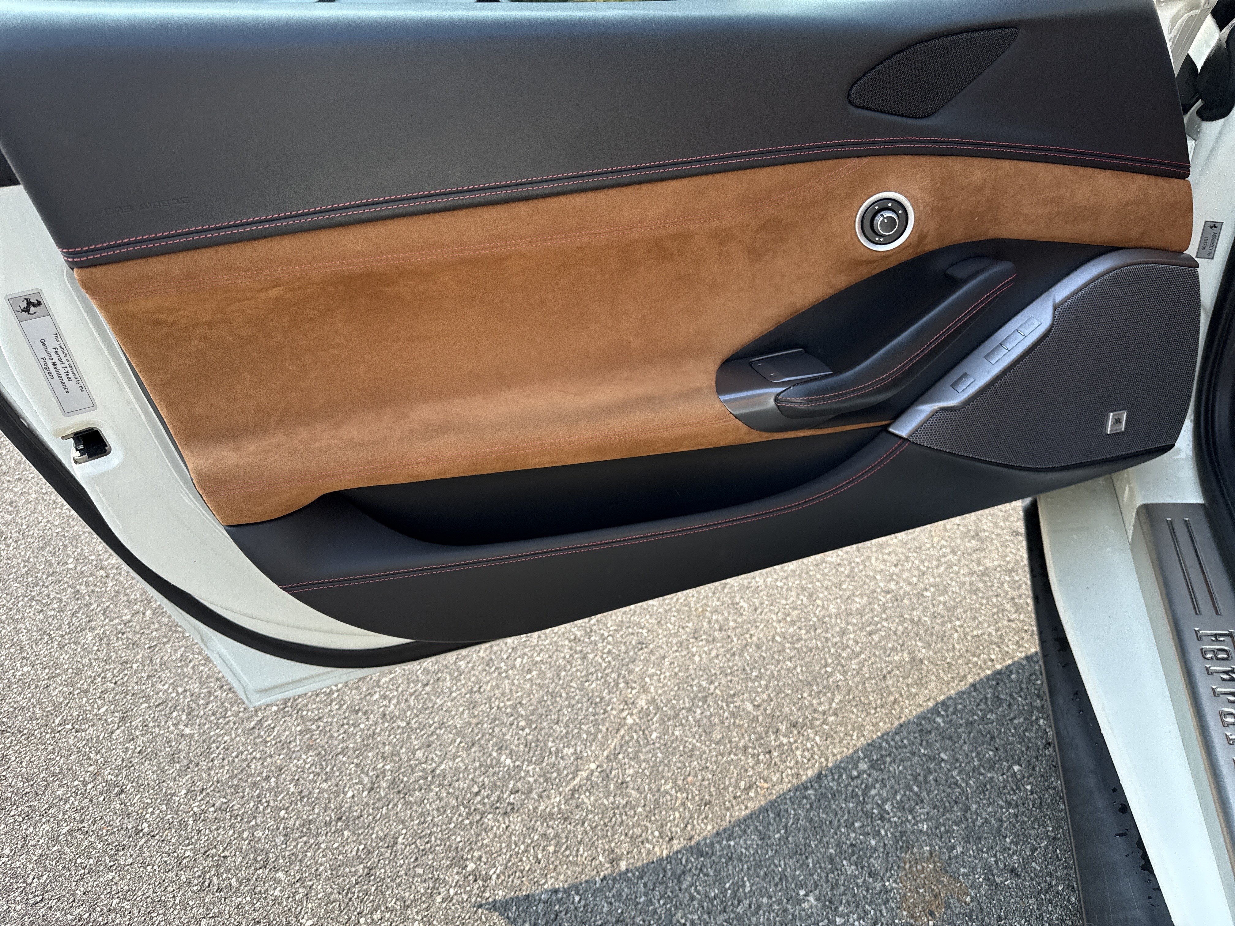 Used 2019 Ferrari Portofino RWD image 9