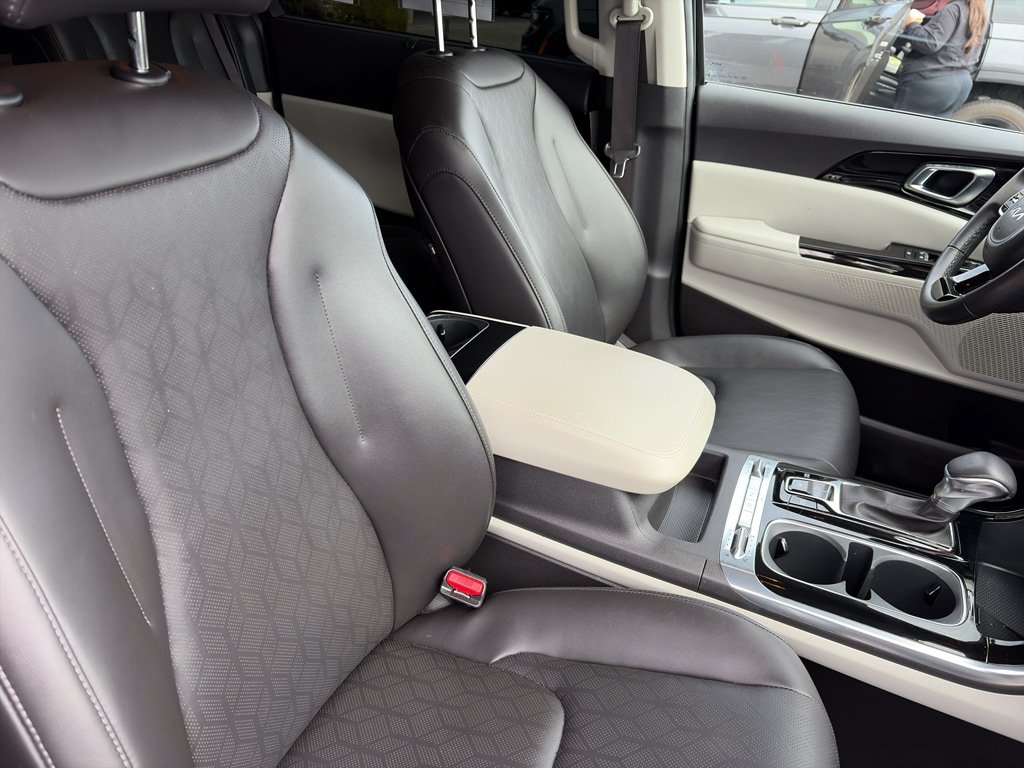 Used 2023 Kia Carnival SX FWD image 28