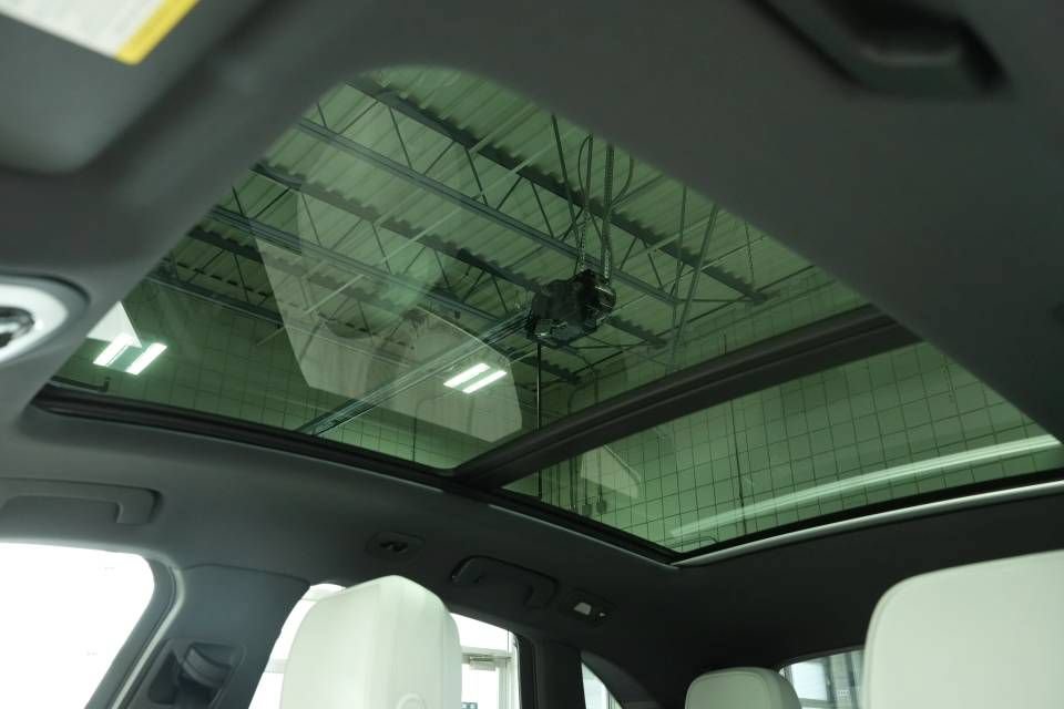 Certified 2026 Porsche Macan AWD/4WD image 36