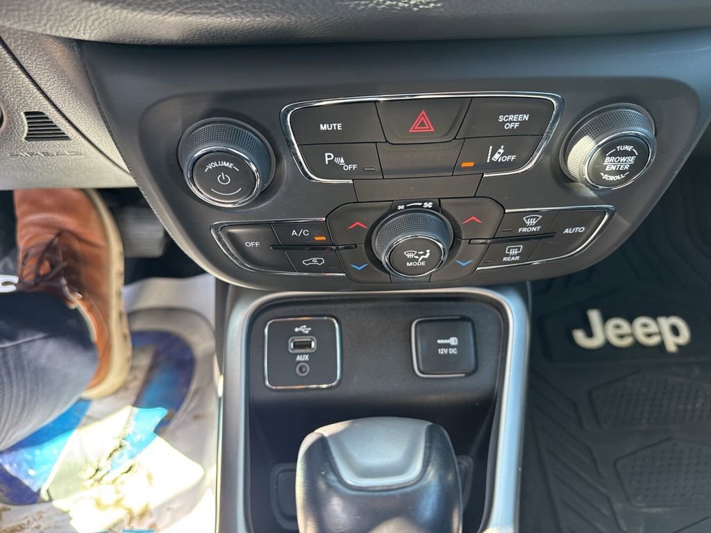 Used 2018 Jeep Compass Latitude w/ Popular Equipment Group image 16