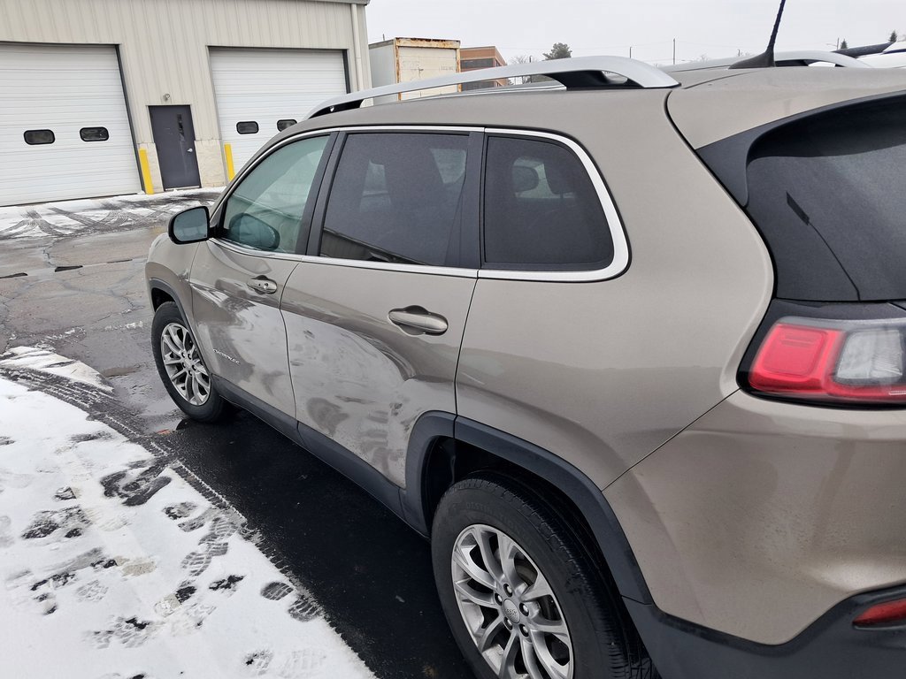 Used 2019 Jeep Cherokee Latitude Plus w/ Comfort/Convenience Group image 8