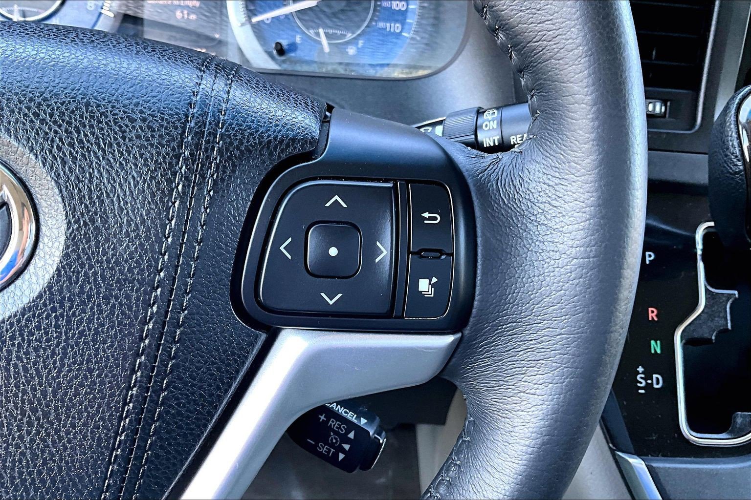 Used 2017 Toyota Sienna XLE FWD image 18