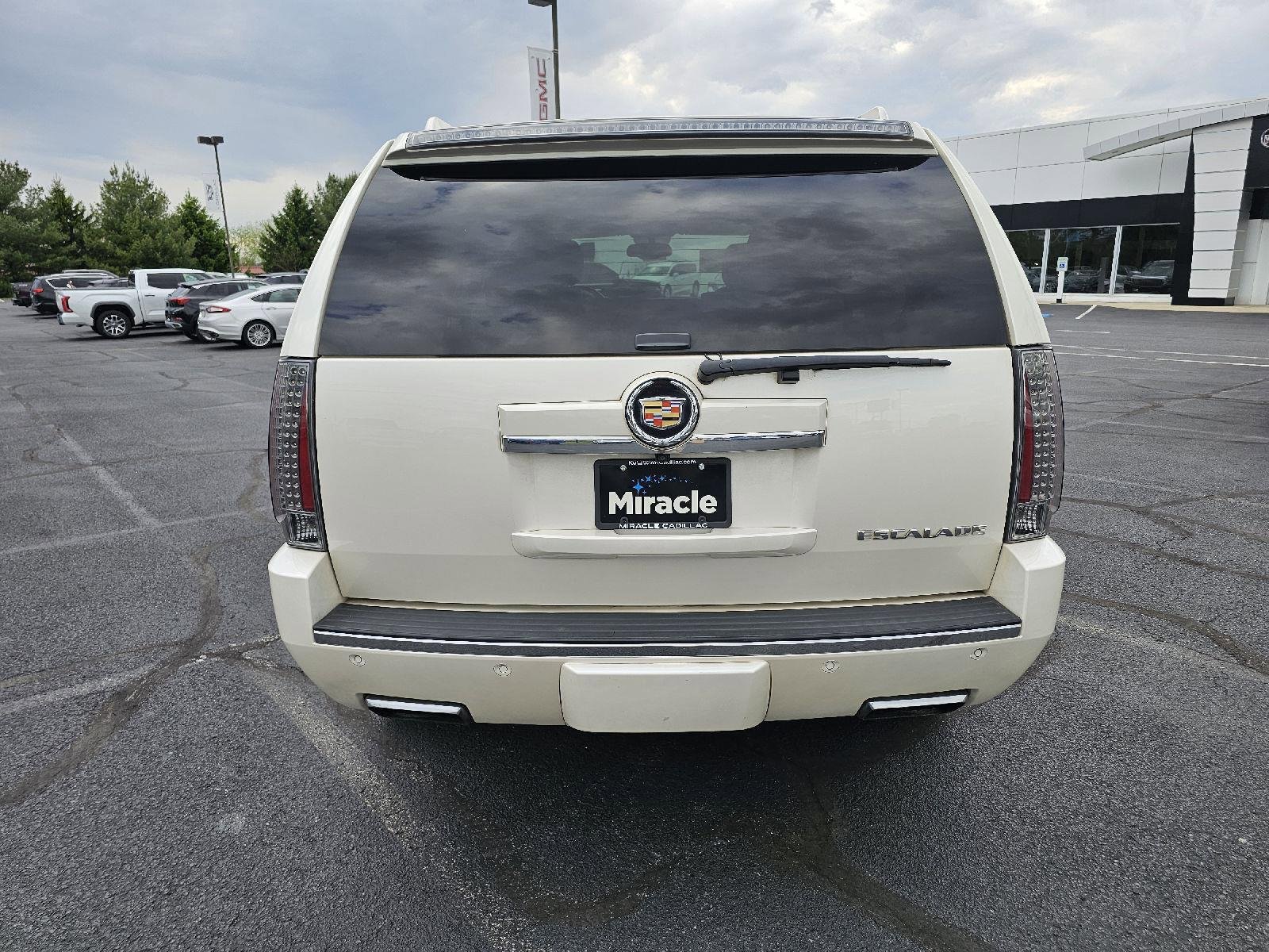 Used 2013 Cadillac Escalade Premium AWD/4WD image 6