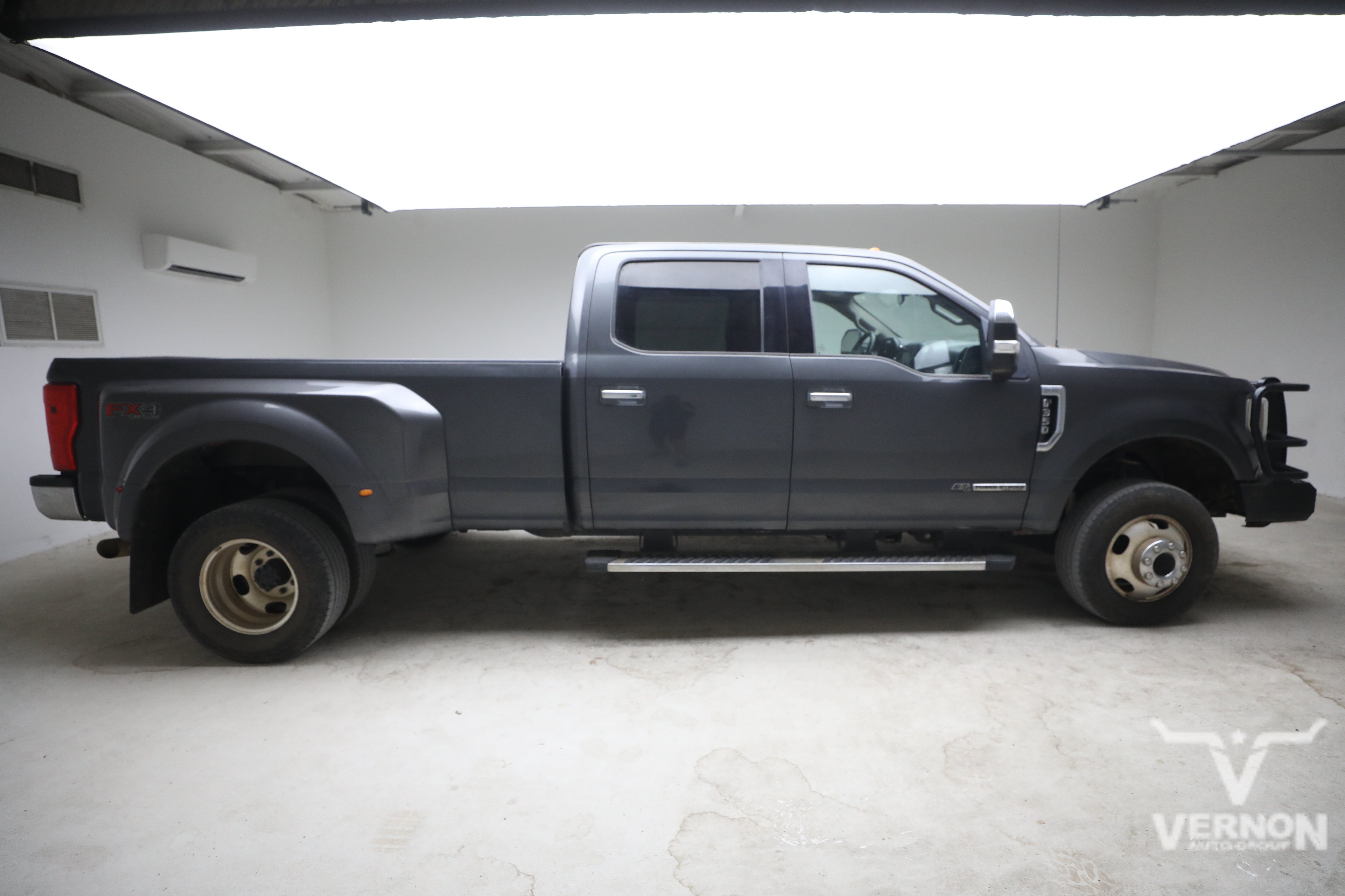 Used 2019 Ford F350 XLT w/ XLT Premium Package AWD/4WD image 5