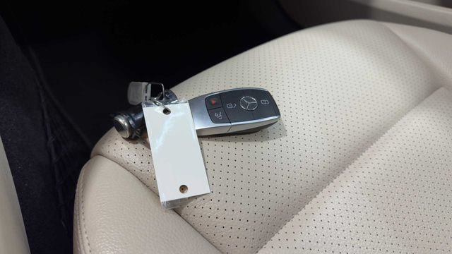 Used 2019 Mercedes-Benz C 300 Sedan w/ Premium Package image 32