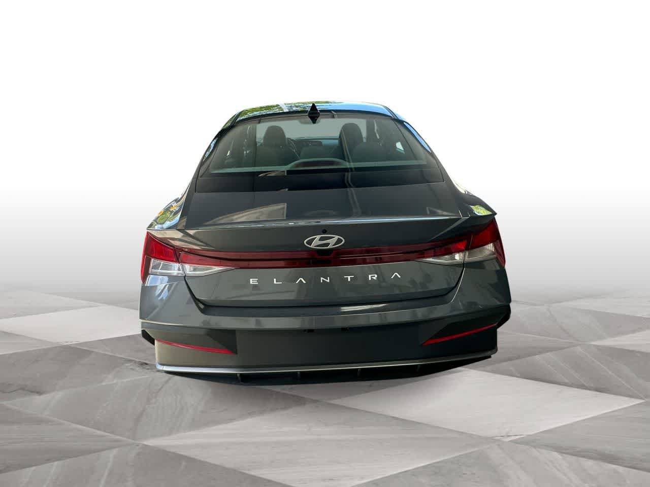Used 2026 Hyundai Elantra SE FWD image 7