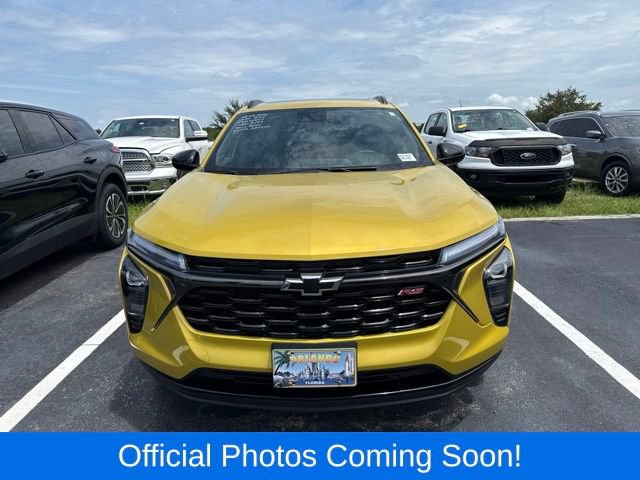 Used 2024 Chevrolet Trax RS w/ Sunroof Package FWD image 2