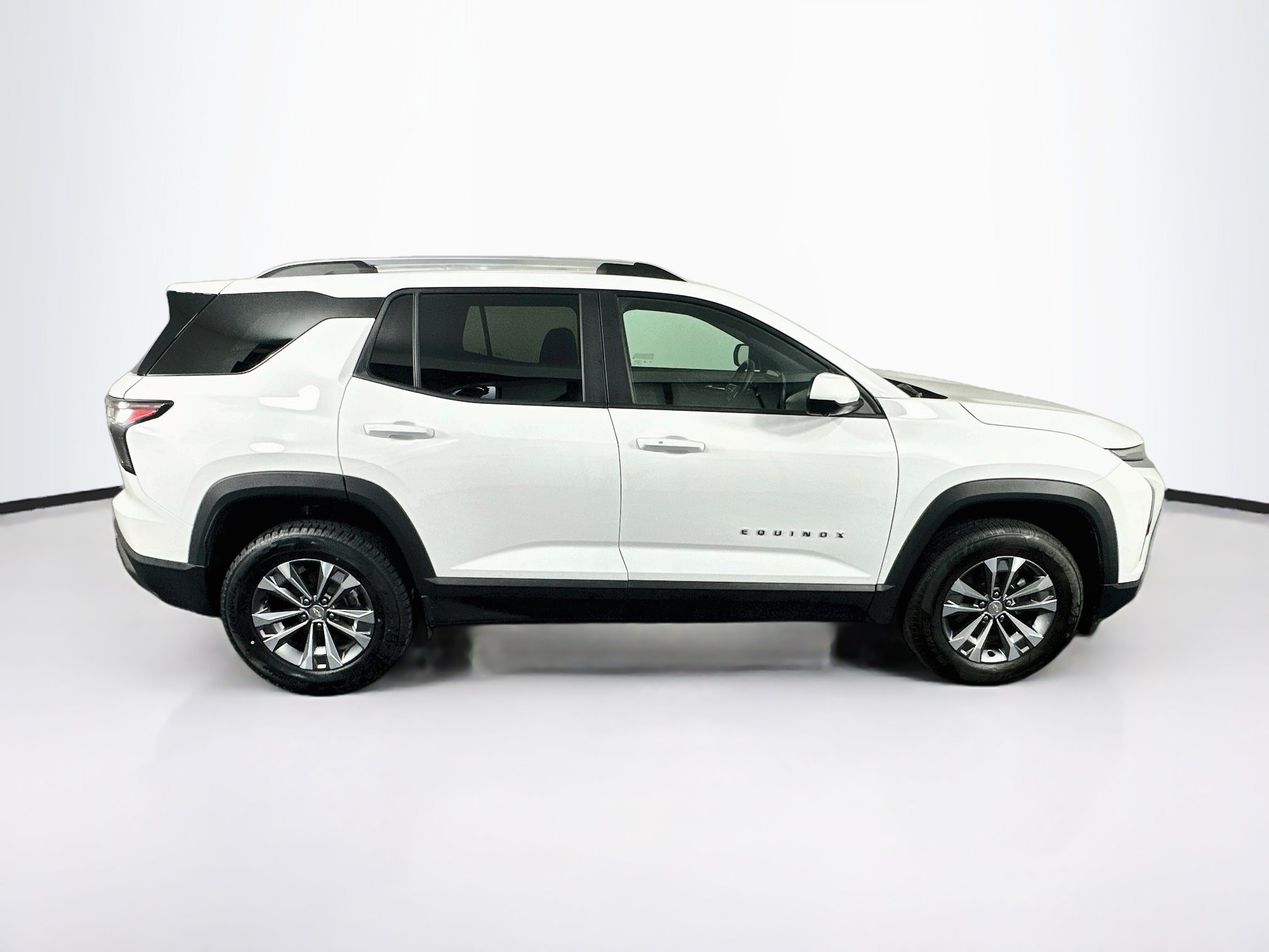 Used 2025 Chevrolet Equinox LT w/ Convenience Package II FWD image 10