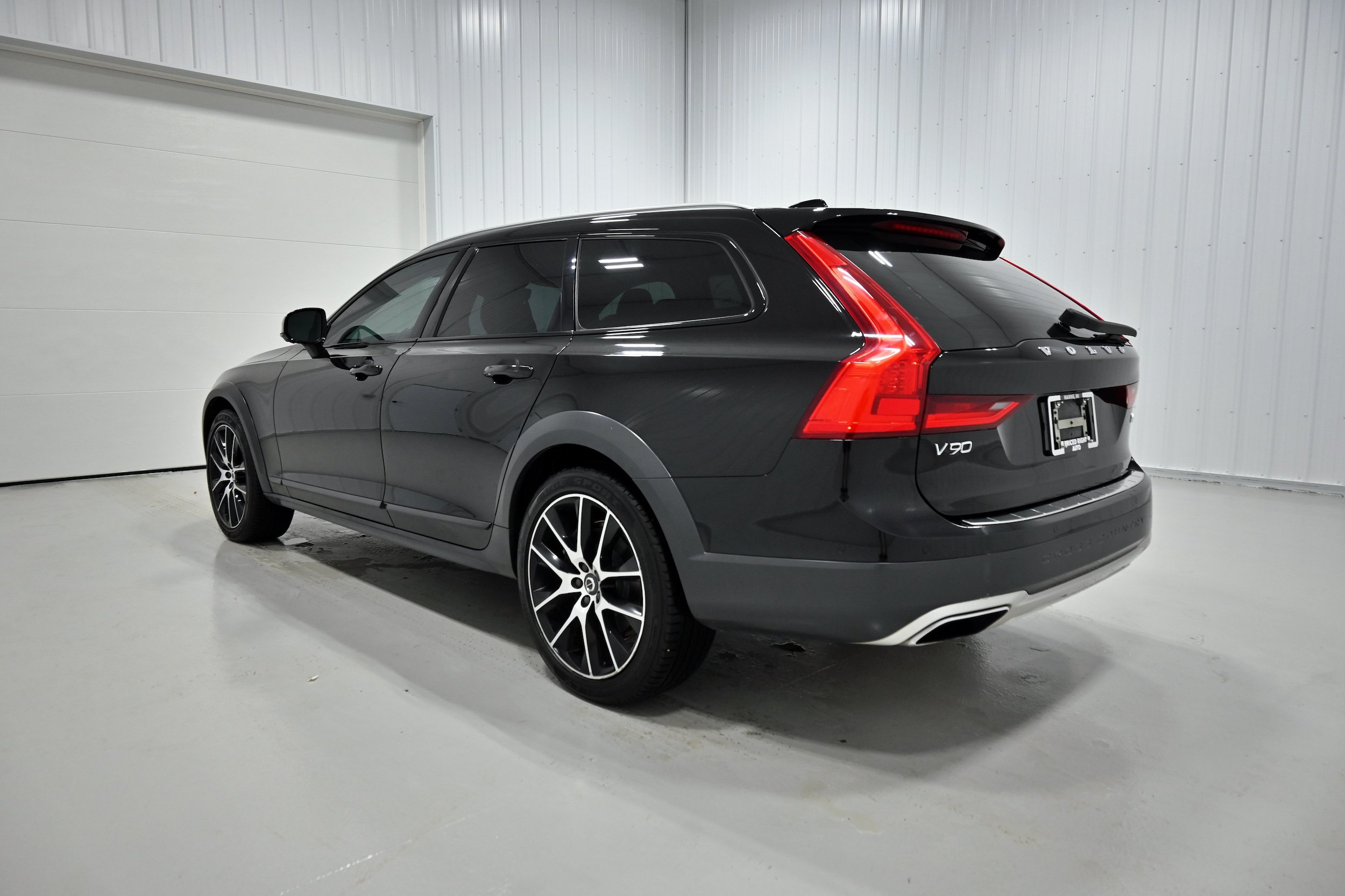 Used 2018 Volvo V90 T6 Cross Country w/ Convenience Package AWD/4WD image 31