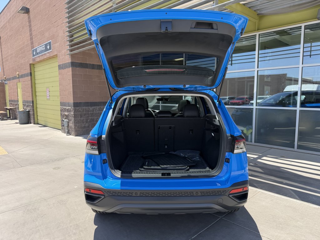 Used 2025 Volkswagen Taos SE AWD/4WD image 35