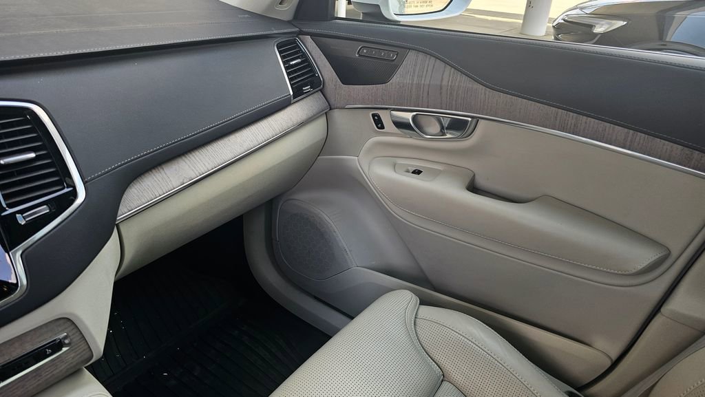 Used 2023 Volvo XC90 B6 Ultimate AWD/4WD image 14