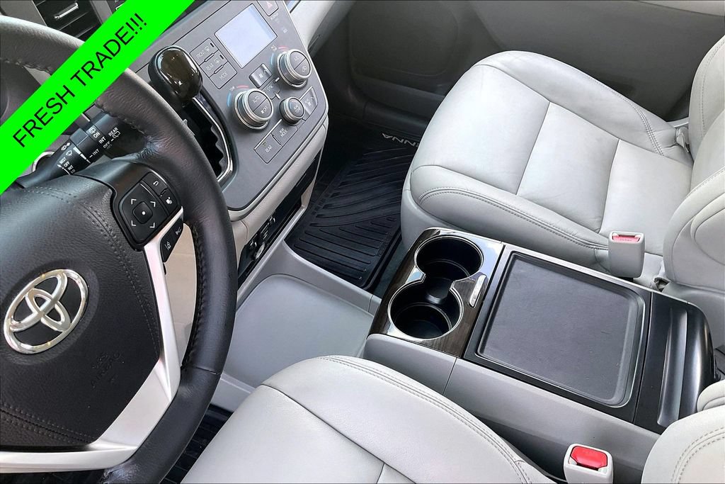 Used 2020 Toyota Sienna XLE Premium AWD/4WD image 17