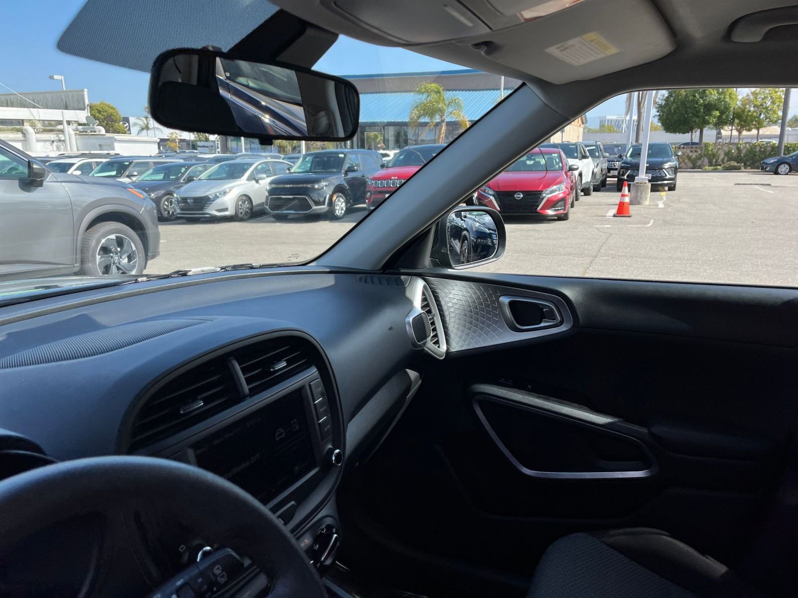 Used 2025 Kia Soul LX w/ LX Technology Package FWD image 35