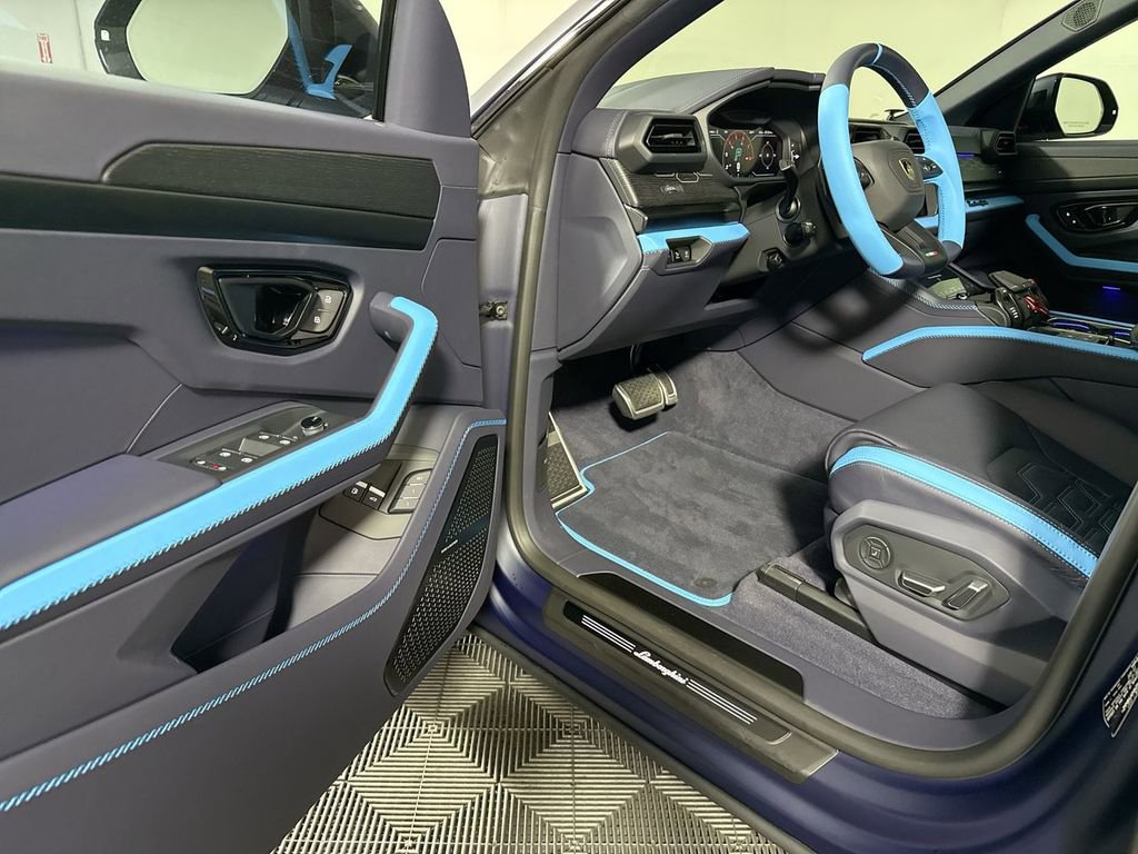 Used 2025 Lamborghini Urus SE image 22