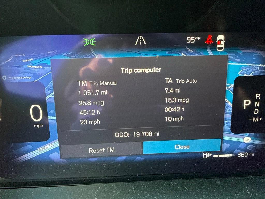 Certified 2023 Volvo XC60 B5 Plus w/ Climate Package AWD/4WD image 8