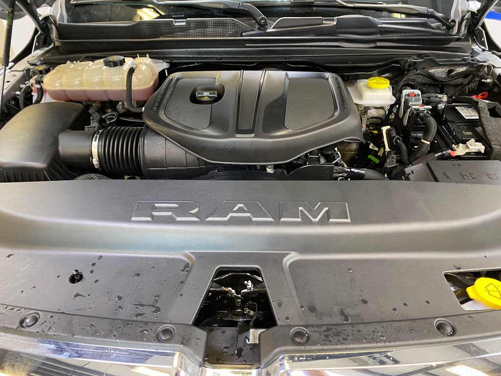 Used 2025 RAM 1500 Laramie AWD/4WD image 10