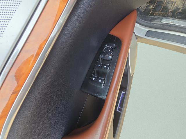 Used 2016 Lincoln MKX Reserve w/ Luxury Package image 35