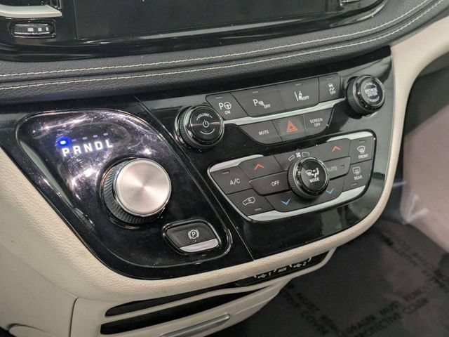 Used 2022 Chrysler Pacifica Touring-L w/ Uconnect Theater Family Group FWD image 20