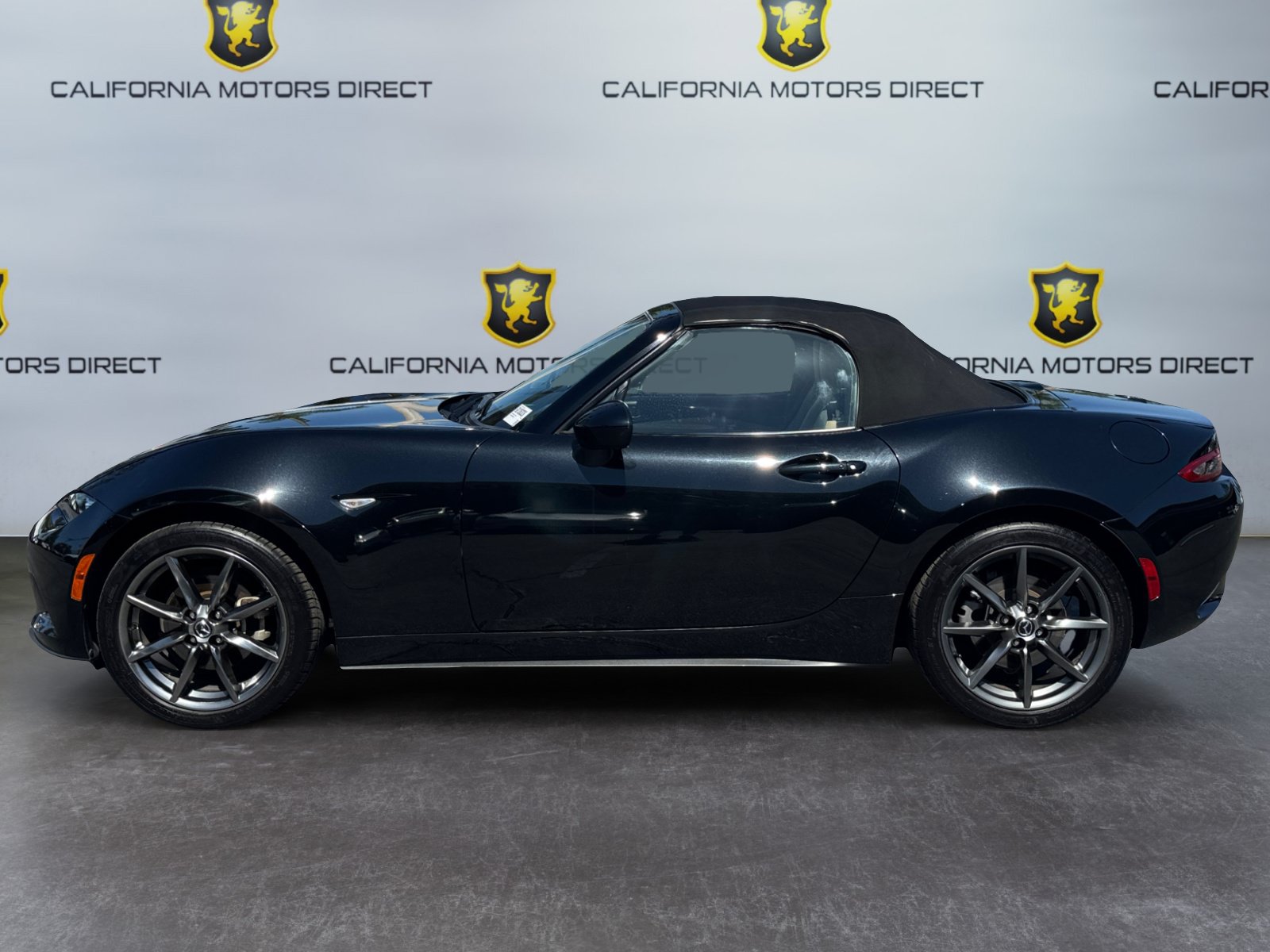 Used 2016 MAZDA MX-5 Miata Grand Touring RWD image 2
