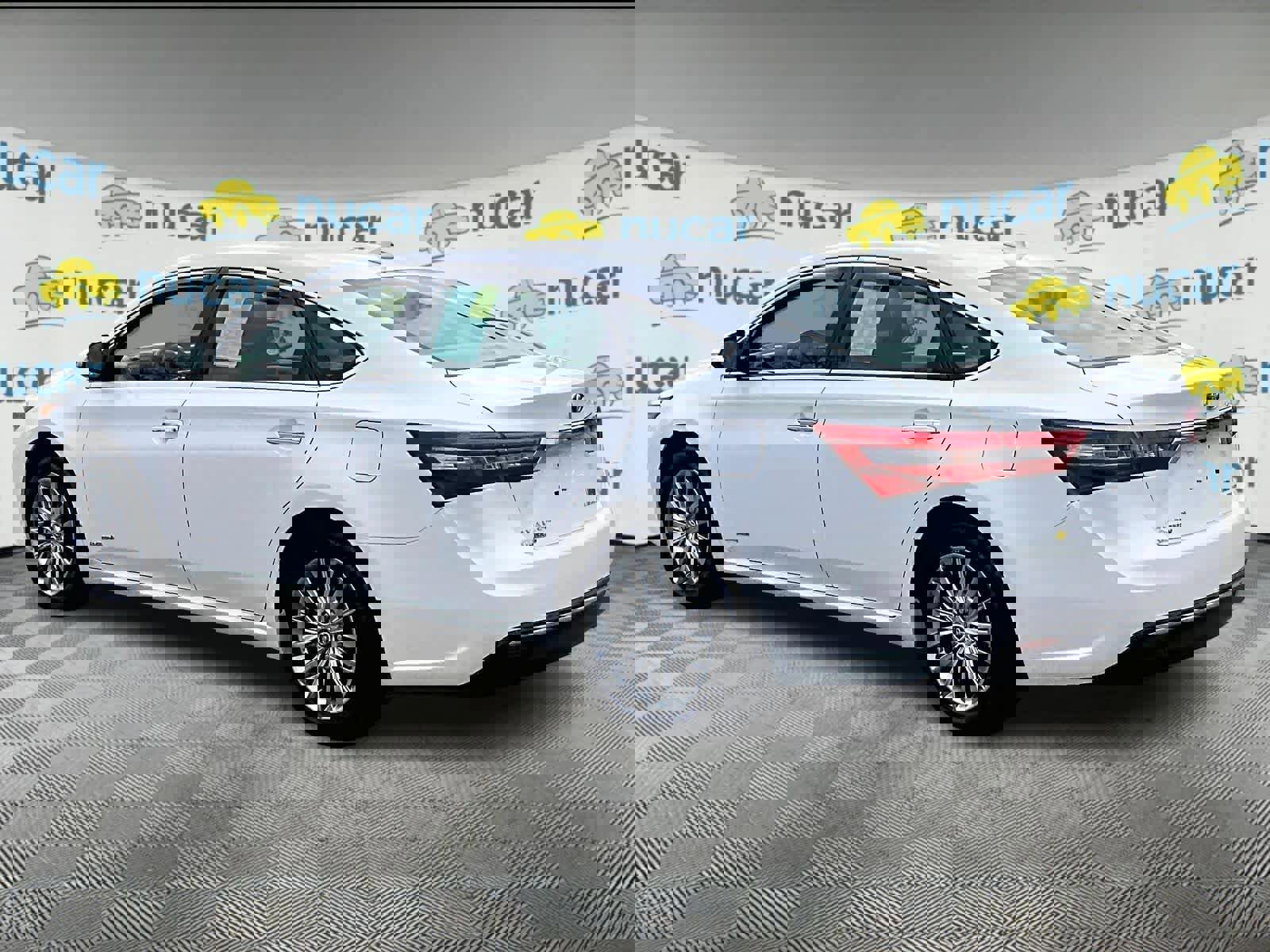 Used 2018 Toyota Avalon Limited image 4