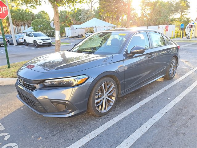 Used 2022 Honda Civic Touring image 3