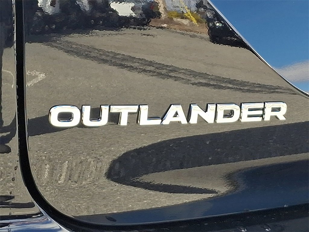 New 2026 Mitsubishi Outlander ES image 13