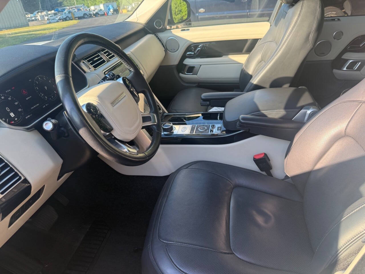 Used 2018 Land Rover Range Rover HSE AWD/4WD image 11