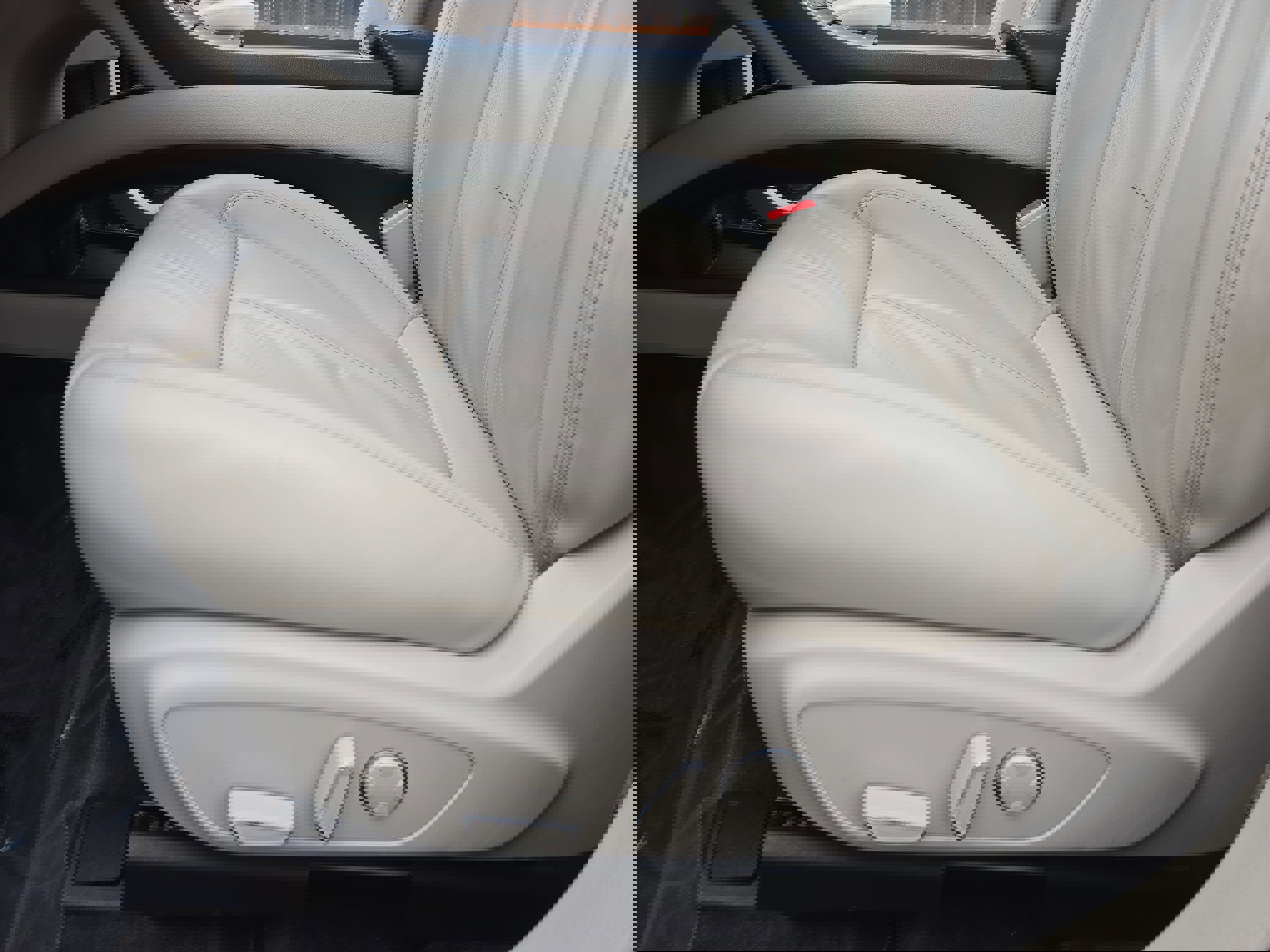 Used 2018 Lincoln MKZ Select w/ Technology Package image 30