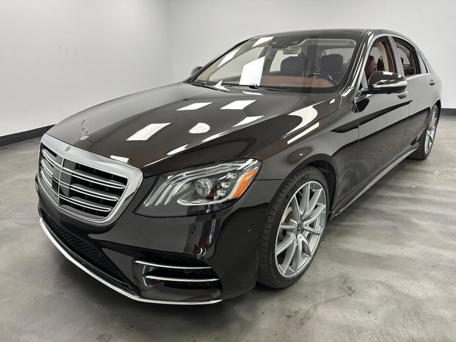 Used 2018 Mercedes-Benz S 560 4MATIC Sedan w/ AMG Line Exterior image 4