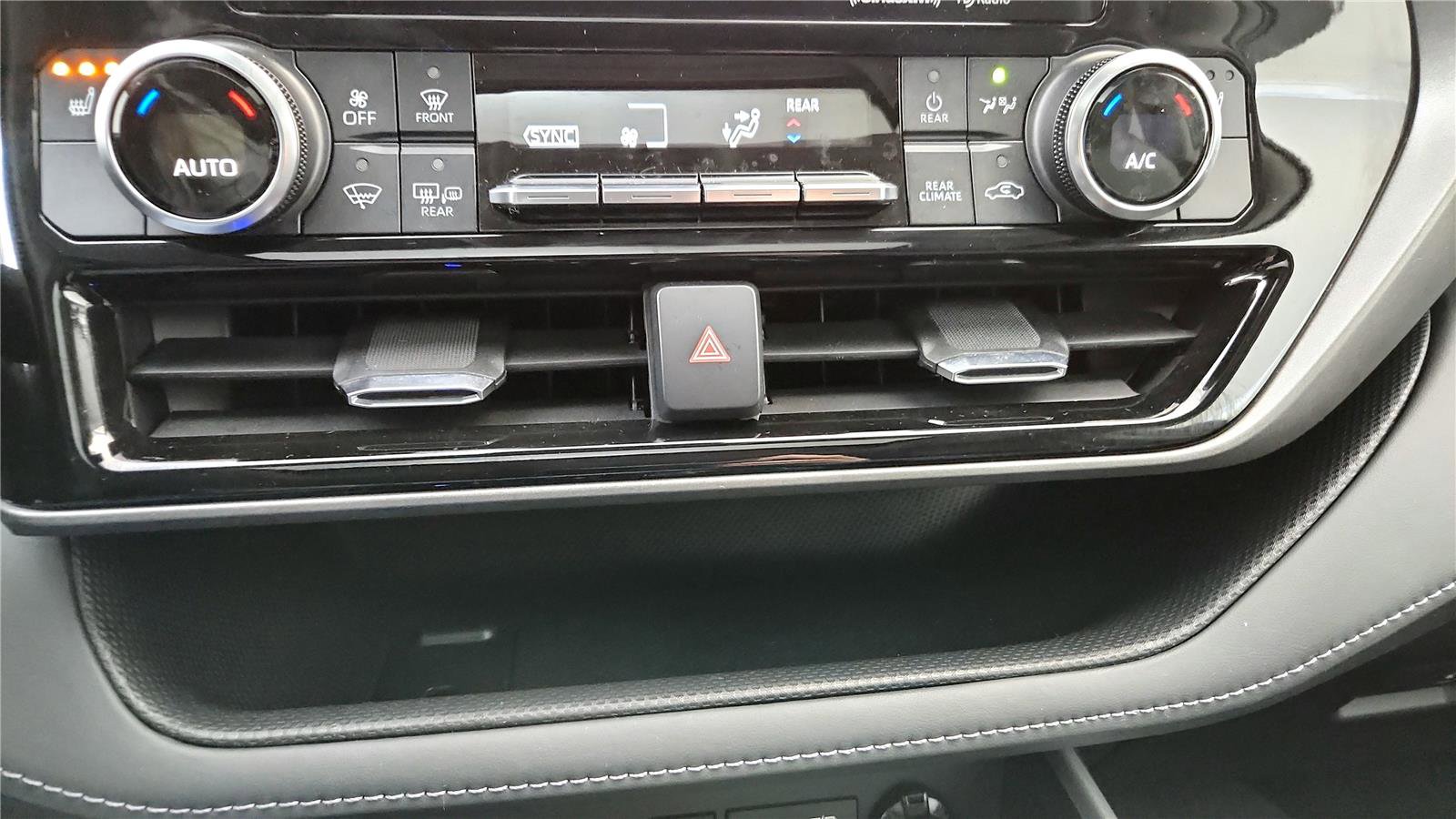 Certified 2022 Toyota Highlander XLE image 41