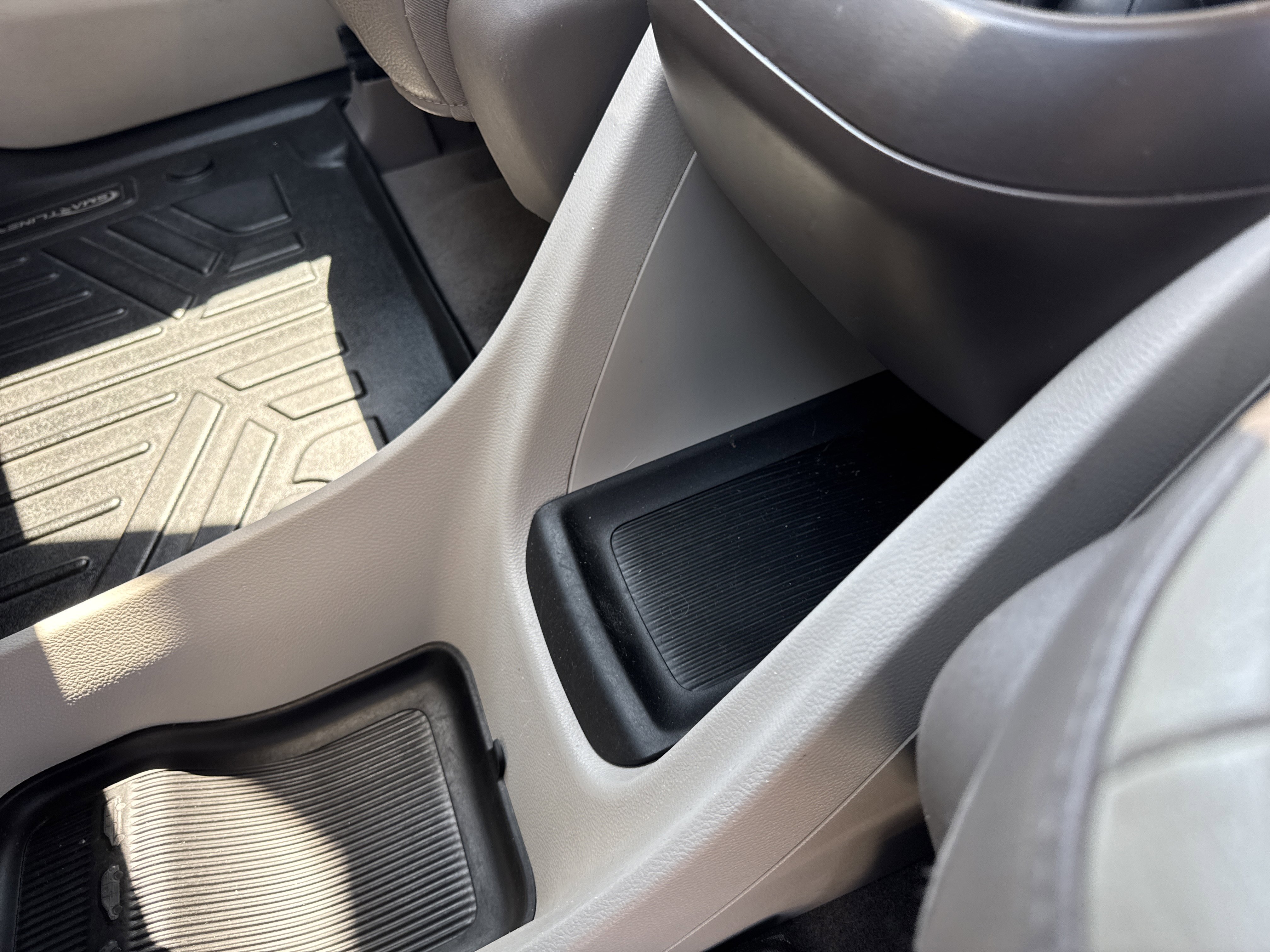 Used 2018 Chrysler Pacifica Touring-L w/ Advanced Safetytec Group image 16