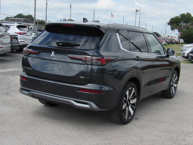 New 2025 Mitsubishi Outlander SEL image 3