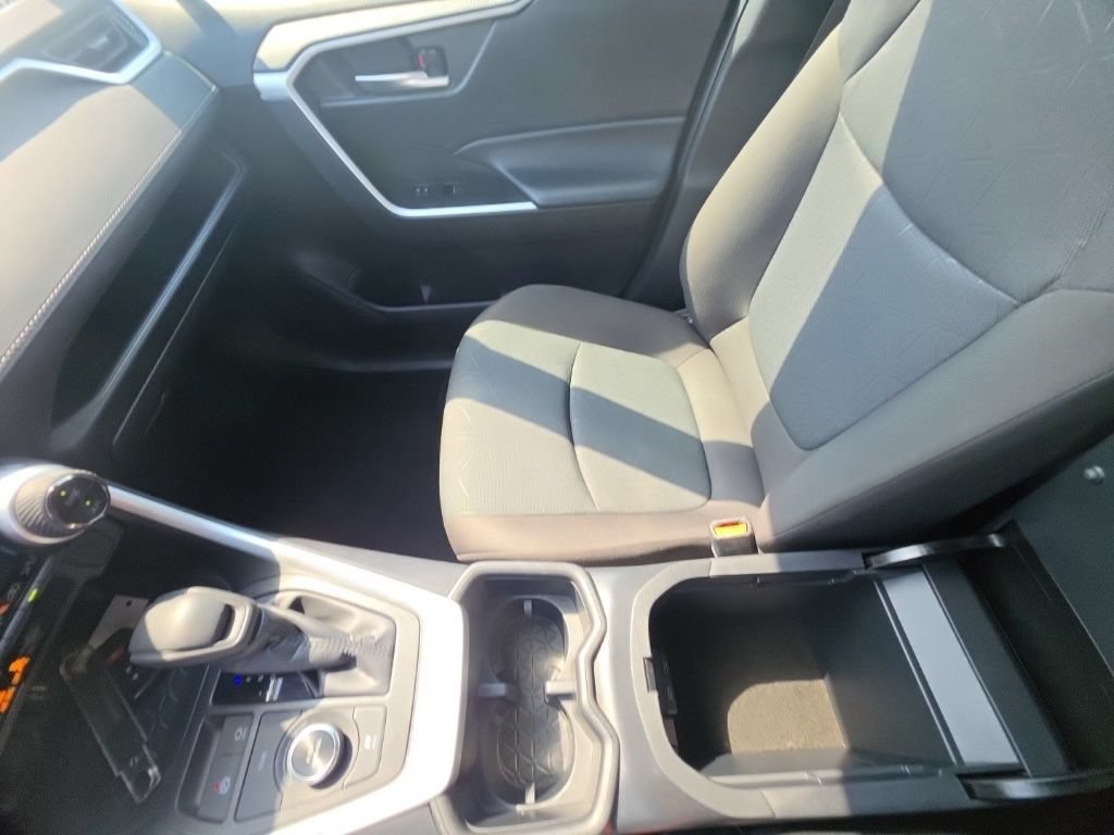 Used 2025 Toyota RAV4 XLE AWD/4WD image 25