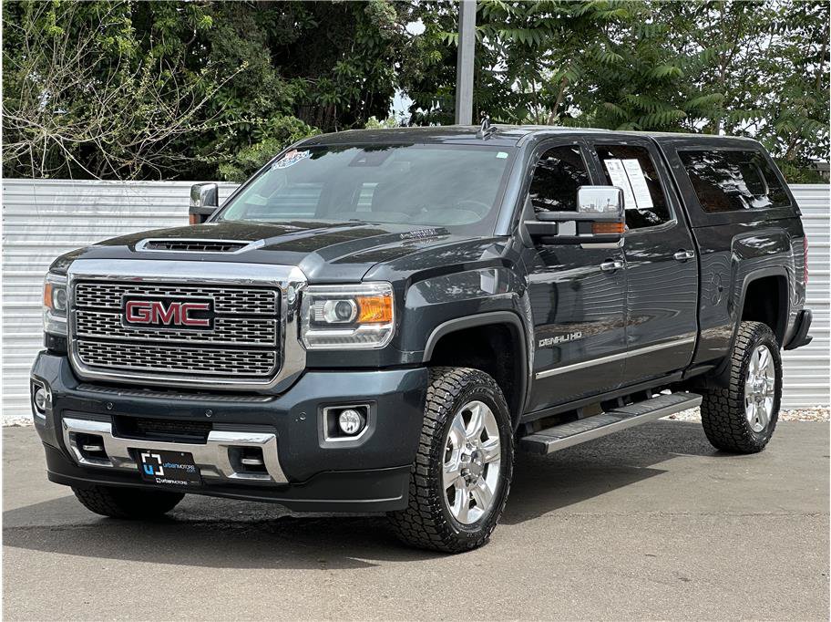 Used 2018 GMC Sierra 2500 Denali w/ Duramax Plus Package AWD/4WD image 6