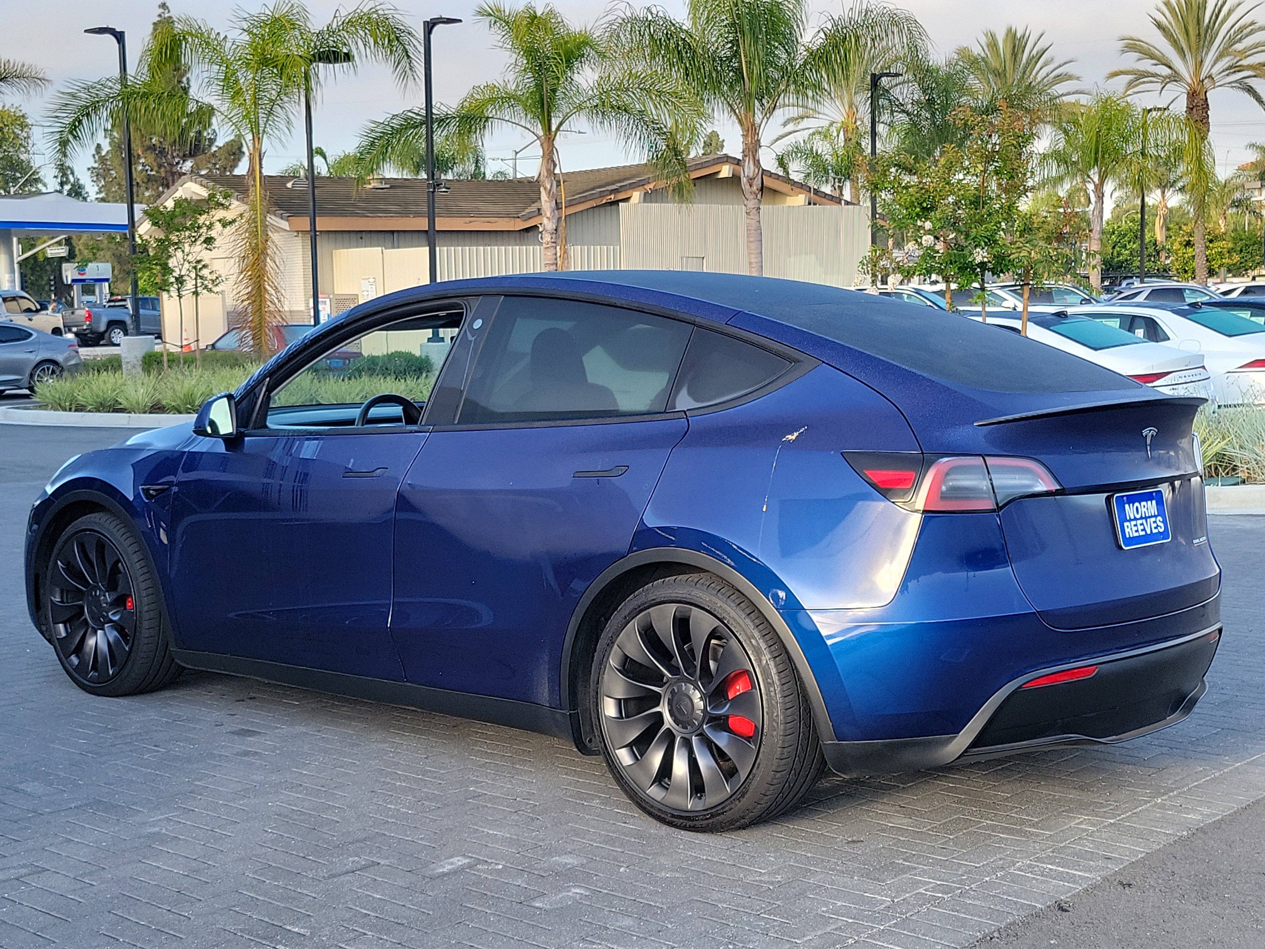 Used 2023 Tesla Model Y Performance AWD/4WD image 27
