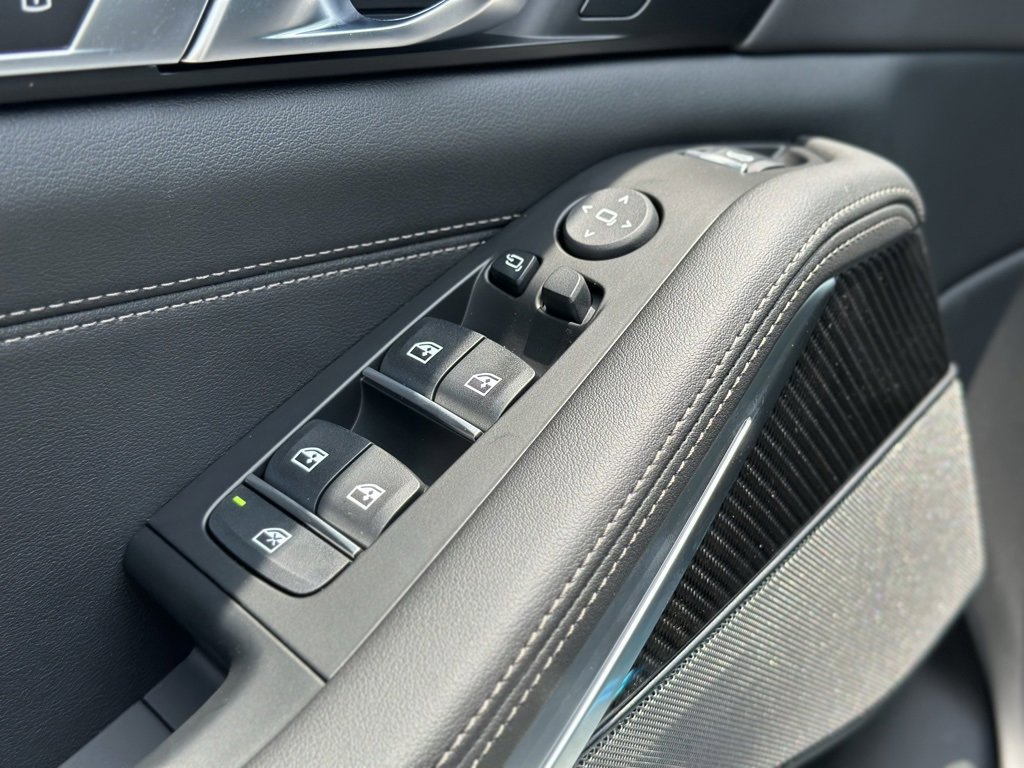 New 2026 BMW X5 M60i w/ Executive Package image 21