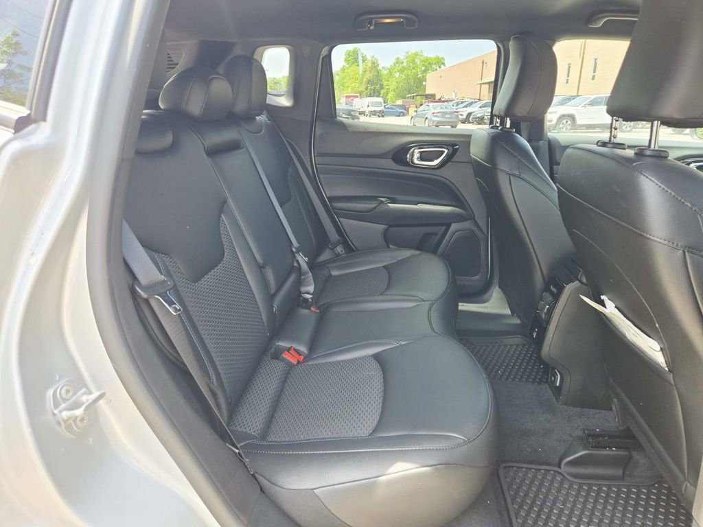 Certified 2025 Jeep Compass Latitude w/ Convenience Group AWD/4WD image 14
