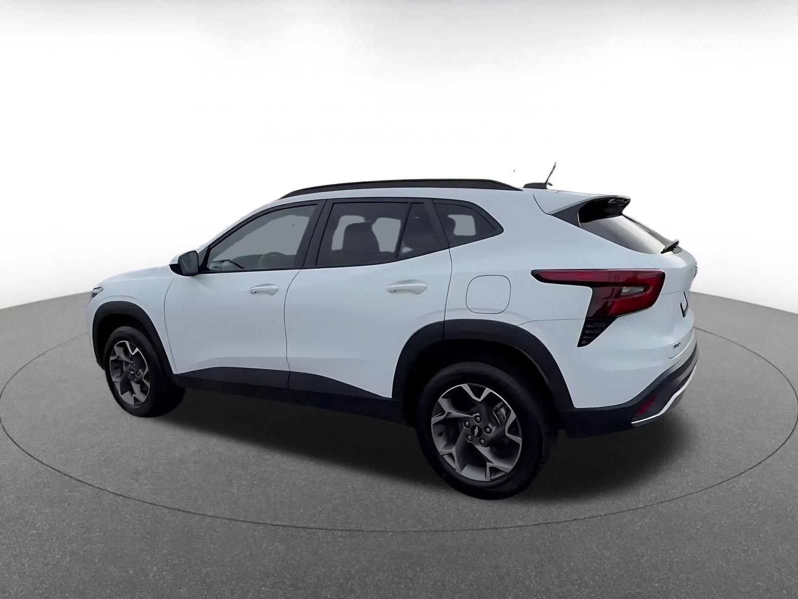 Used 2025 Chevrolet Trax LT image 10