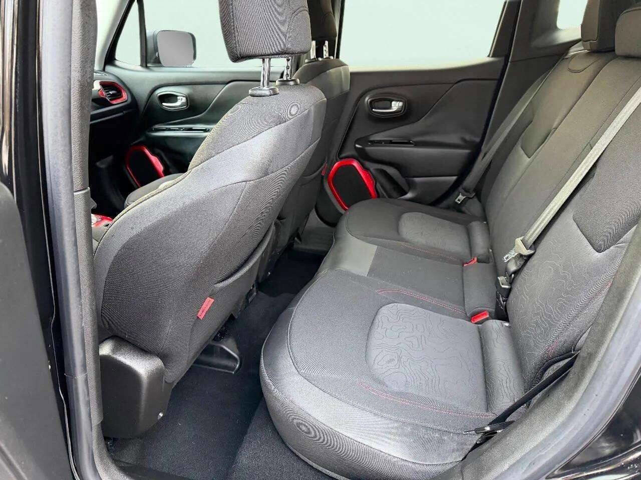 Used 2015 Jeep Renegade Trailhawk image 13