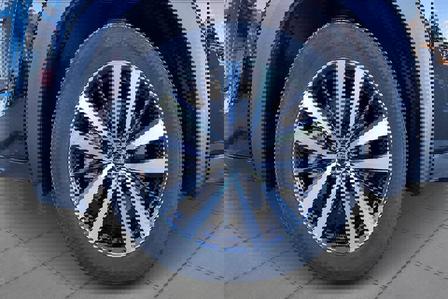 Used 2024 Nissan Pathfinder Platinum image 12