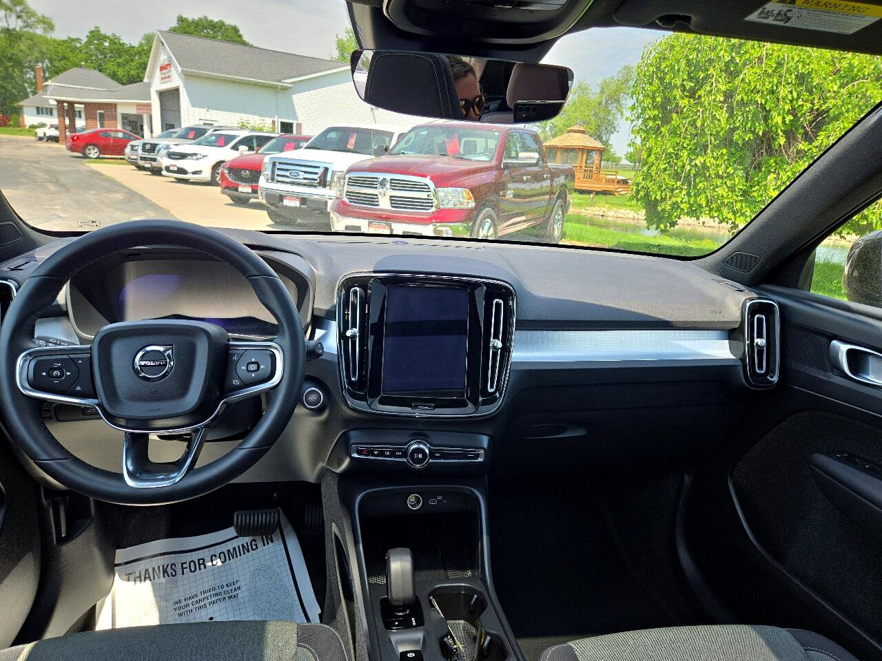 Used 2024 Volvo XC40 B5 Core image 12