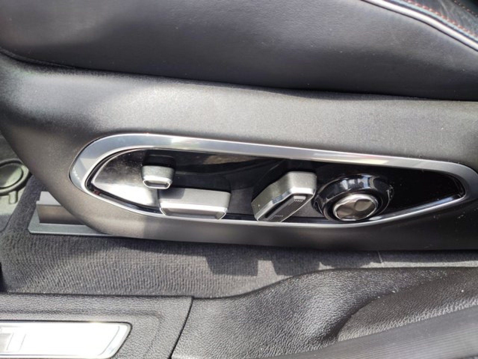 Used 2023 Jeep Grand Cherokee Summit AWD/4WD image 11