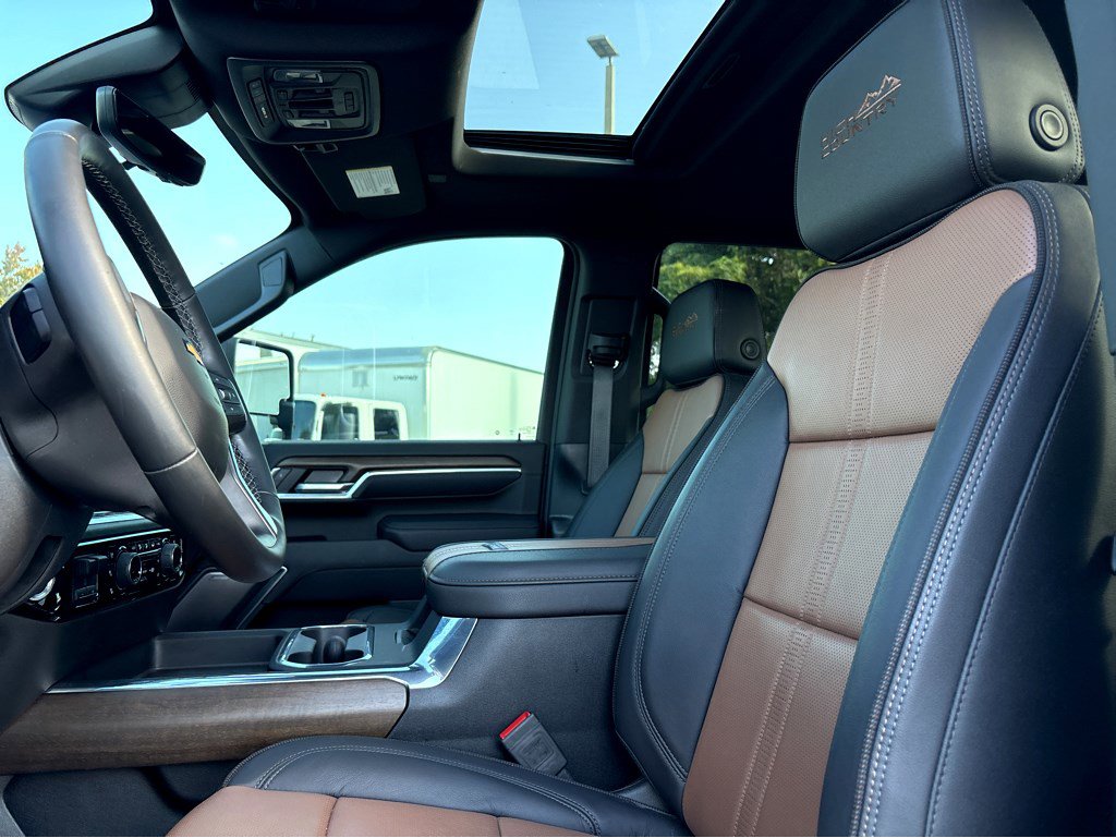 Used 2025 Chevrolet Silverado 2500 High Country w/ Technology Package image 15