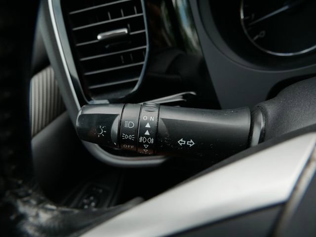 Used 2014 Mitsubishi Outlander SE AWD/4WD image 19
