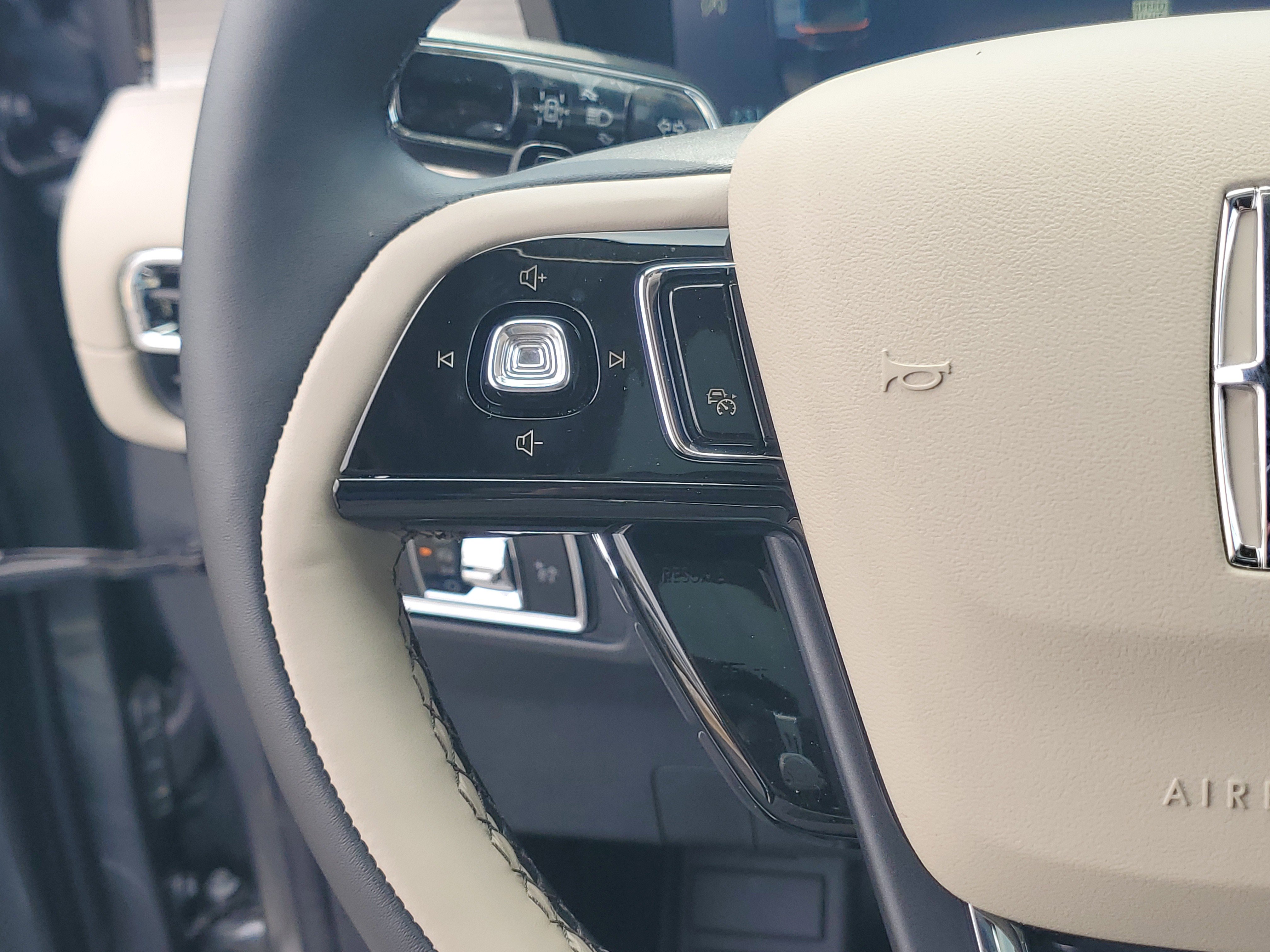 New 2026 Lincoln Corsair Premiere AWD/4WD image 17